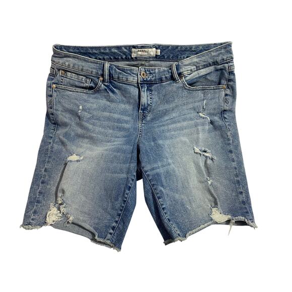 Torrid Women’s Ripped Denim Shorts Size 18 Blue Flat Front First At Fit - Picture 1 of 4